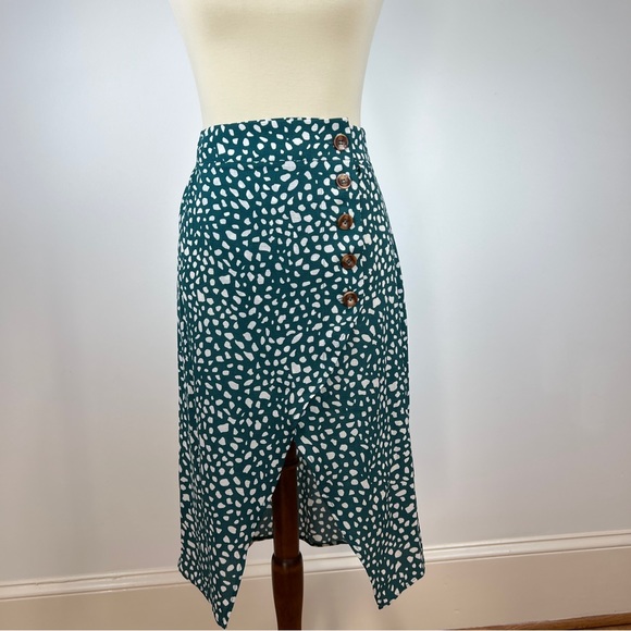 Green & White High Low Button Wrap Skirt ☘️ - Picture 6 of 14